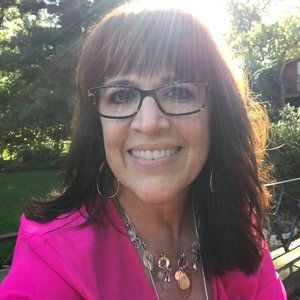 Meet your Posher, Laurie